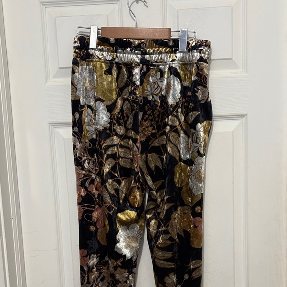 La Maison by Molly Bracken Velvet Floral Joggers - Picture 5 of 7